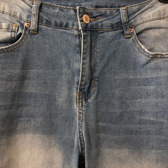 Like New Jeans w/Frayed Pockets Legs - Picture 6 of 8
